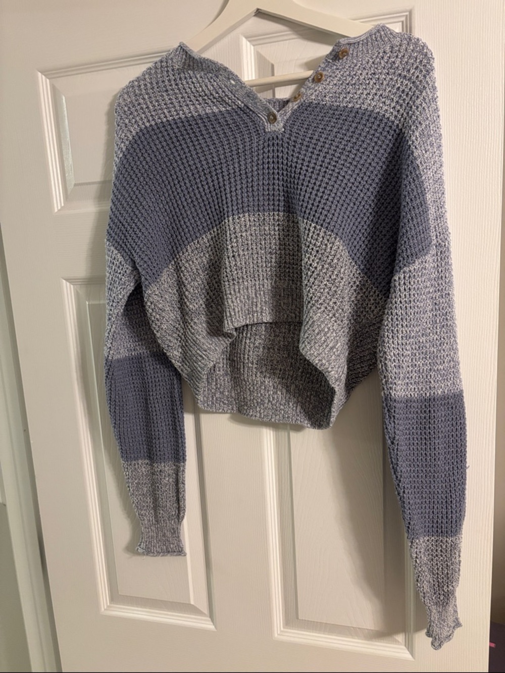 Aeropostale Two-Tone V-Neck Cropped Knit Sweater - Gray & Blue